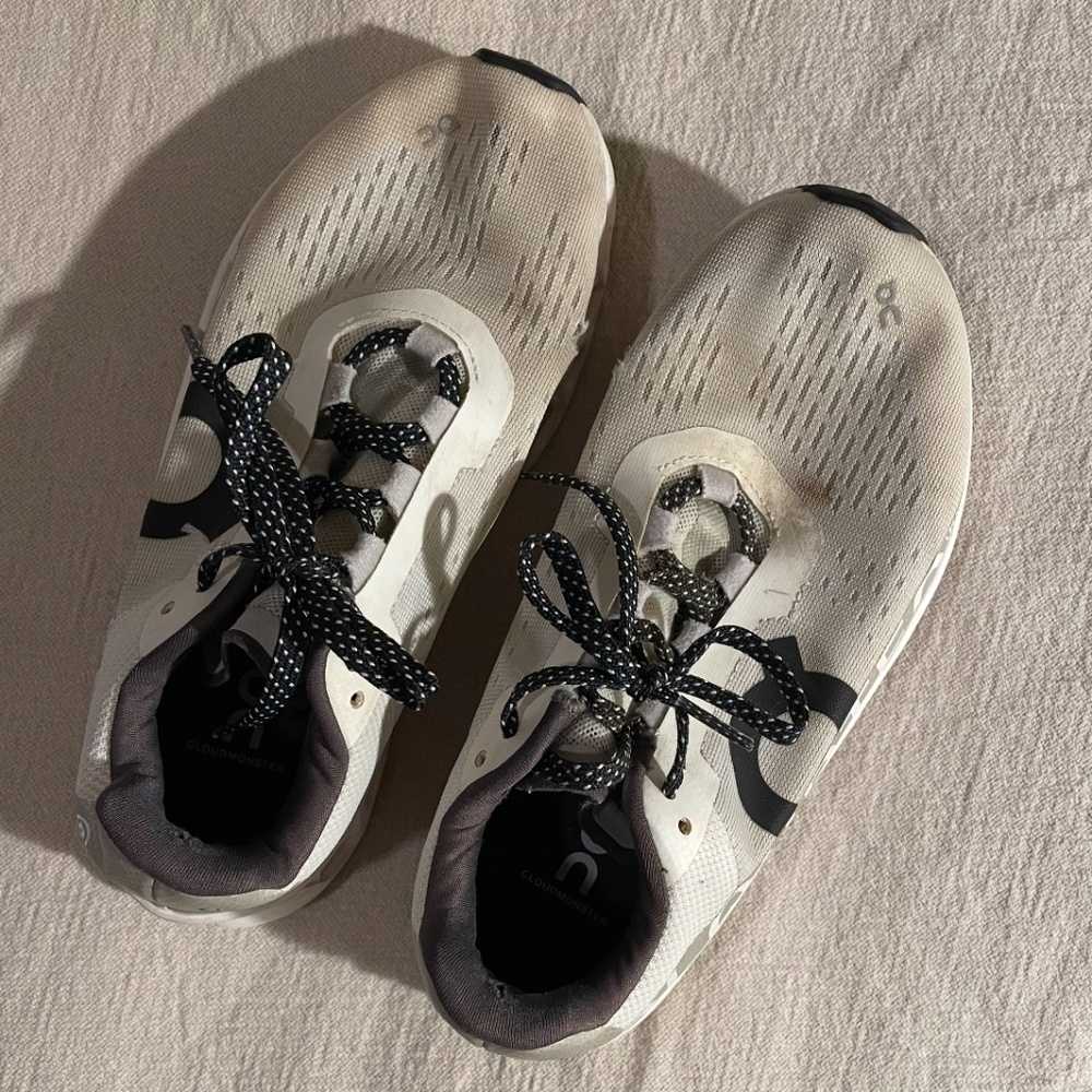 On Cloudmonster in White/Frost, size 6.5